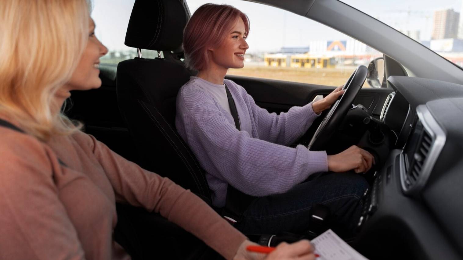 driving-lessons-birmingham-automatic-intensive-female/