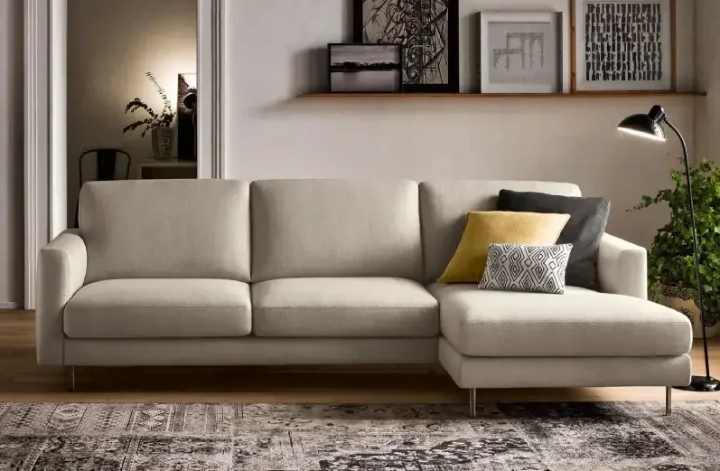 Modern-living-room-with-a-comfortable-sectional-sofa-a-warm-rug-and-stylish-wall-art-e1744973427299 (1)